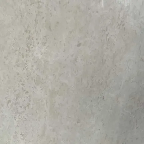 LIME STONE+ — светло-бежевый натуральный известняк с равномерной текстурой, идеально подходит для фасадной облицовки, отделки стен и полов